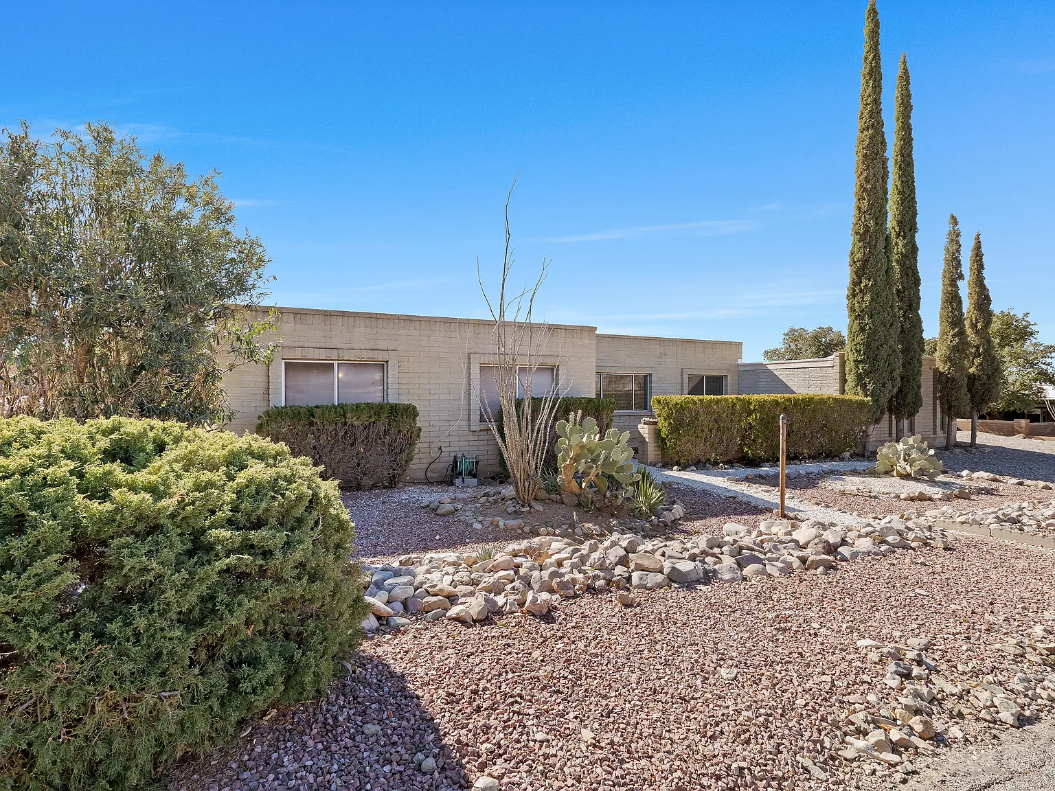 4 bed, 2207 sqft, $2,000 — Photo 3