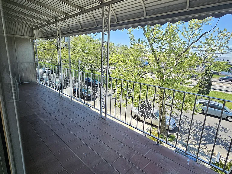 1813 Shore Pkwy N — Photo 3