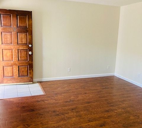 4th image of 2415 E 6th St APT 3