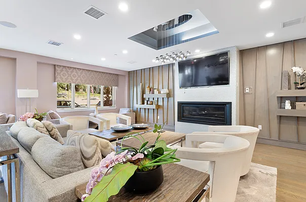 Rented by Safdie Realty Group | media 62