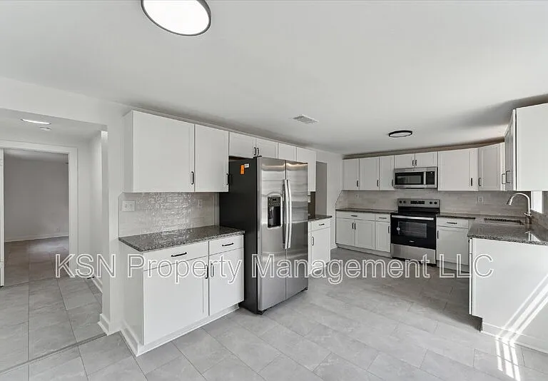 1921 Fitzgerald St — Photo 13