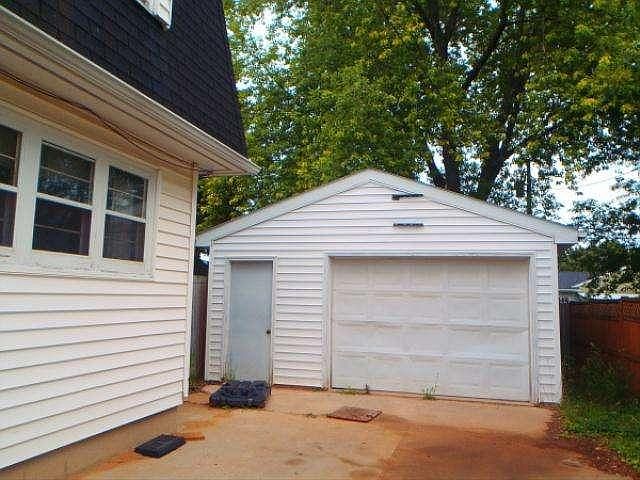 2nd image of 2509 Henry St