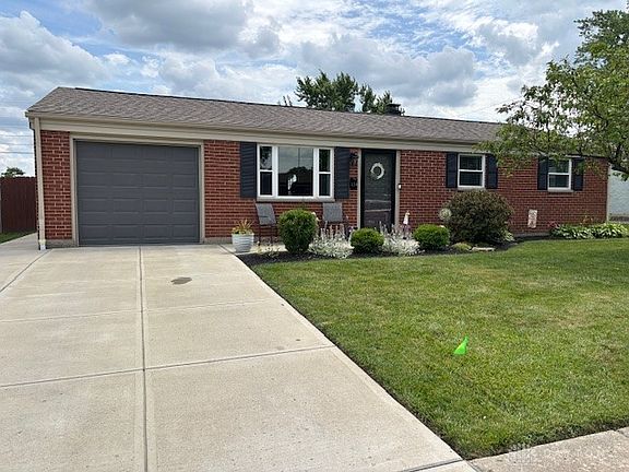 2nd image of 139 Bayview Ave