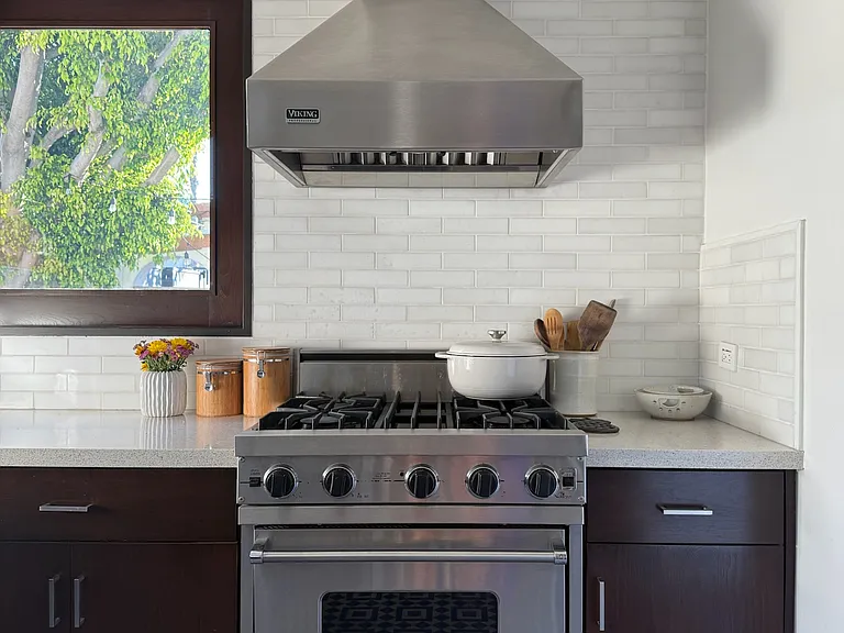 2591 Amherst Ave — Photo 11
