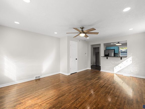 5th image of 1422 E 4th St
