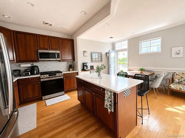 3 bed, 3.0 bath, 2000 sqft, $3,850 — Photo 4