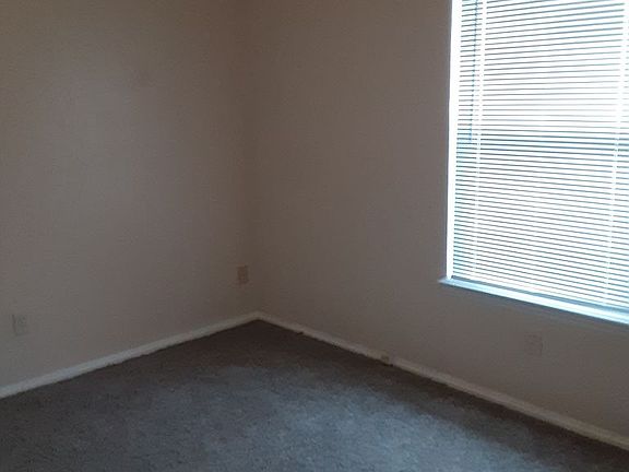 5th image of 104 Harrogate Dr