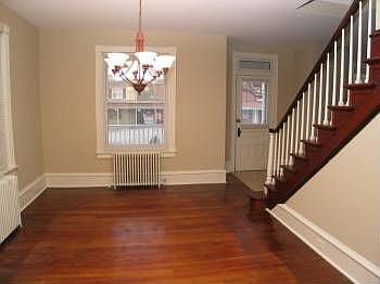 4th image of 100 Park Ln