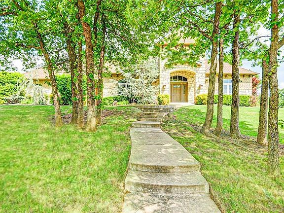 3rd image of 2416 Crestwood Dr