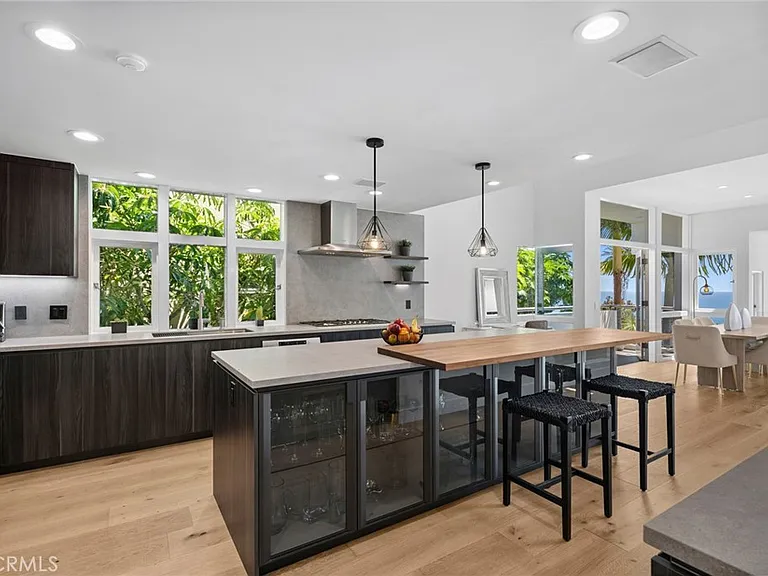1061 Skyline Dr — Photo 8