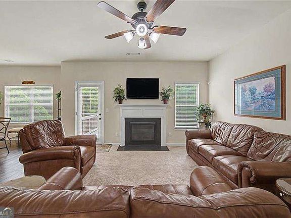 3rd image of 464 Silver Oak Dr