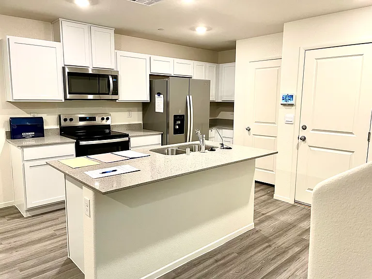 4823 Wine Ridge Ave — Photo 3