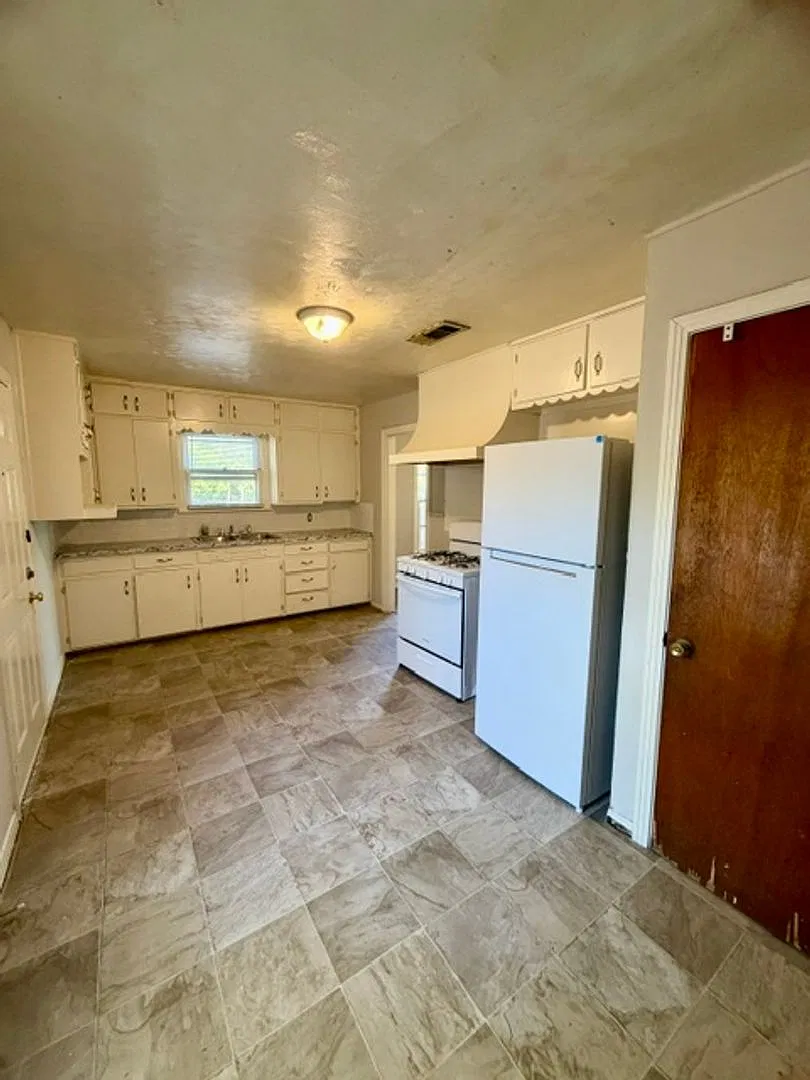 4 bedroom house located in North Waco — Photo 4