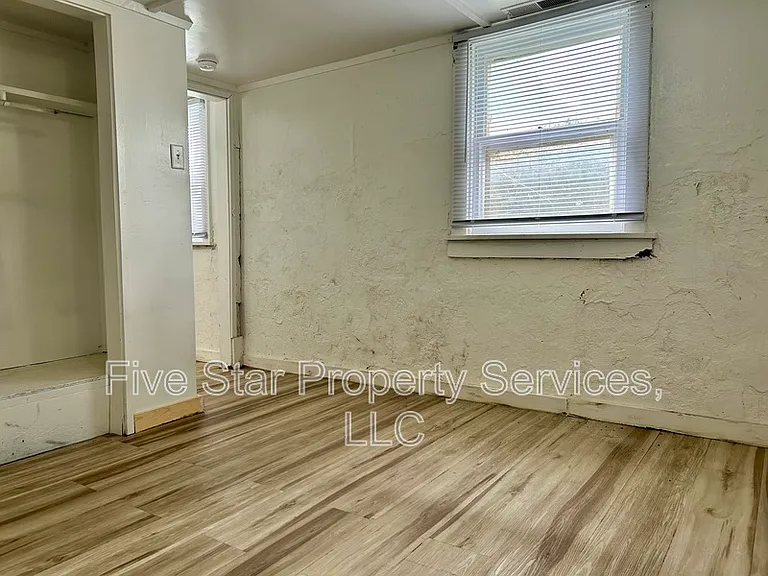 2360 S 9th St — Photo 15
