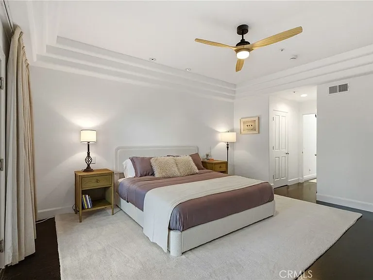 720 Manhattan Beach Blvd — Photo 35