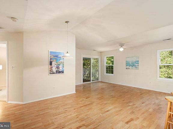 4th image of 522 Walden Cir