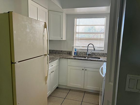 2nd image of 814 N G St