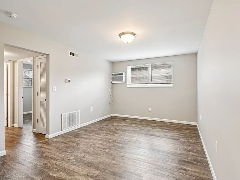 LongView Apartments — Photo 17