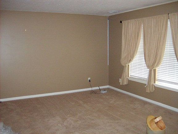 3rd image of 807 Rock Way