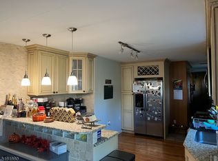 4 Normandy Pkwy, Morristown, NJ 07960