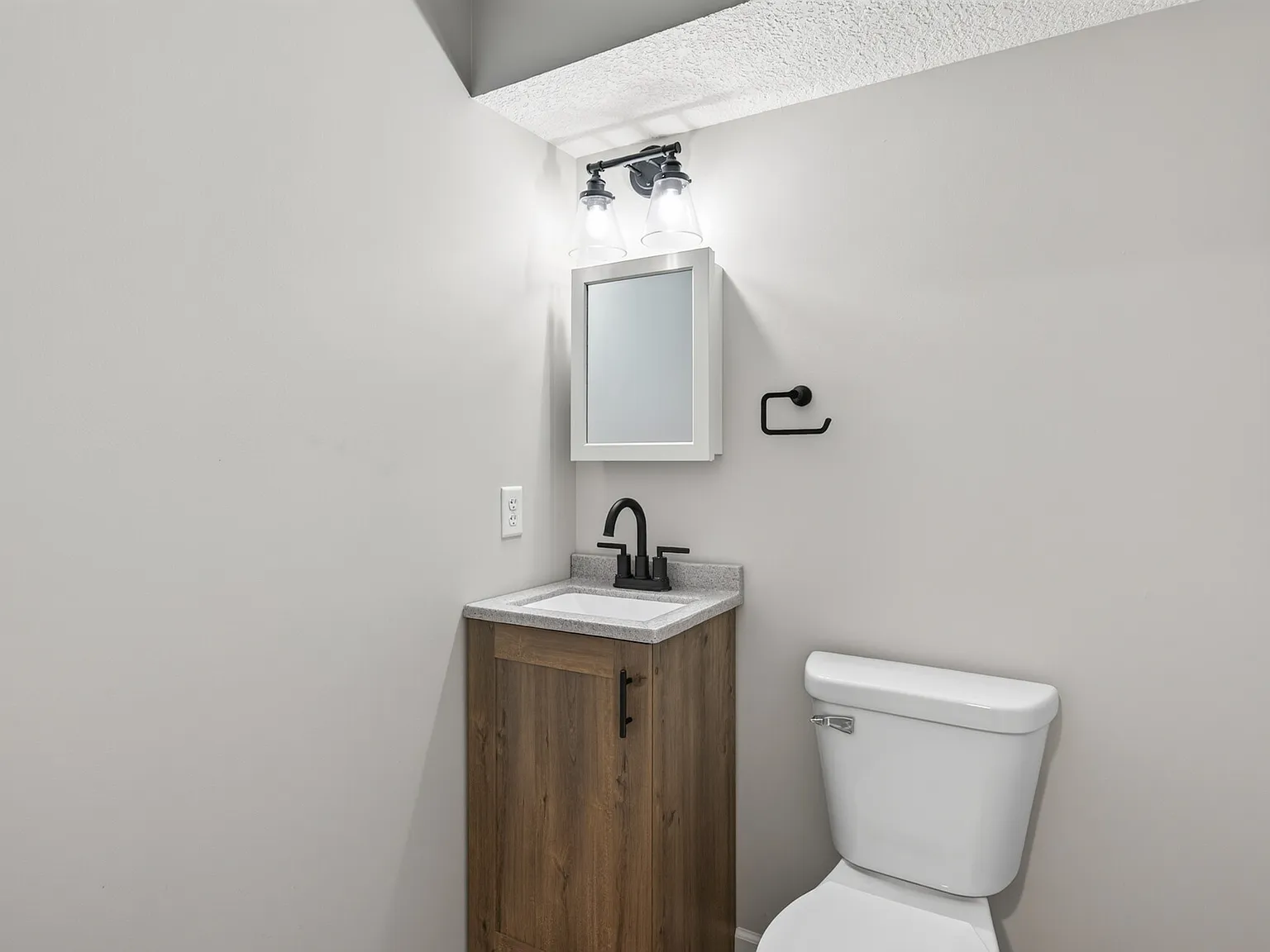 2 bed, 1360 sqft, $1,900 — Photo 1