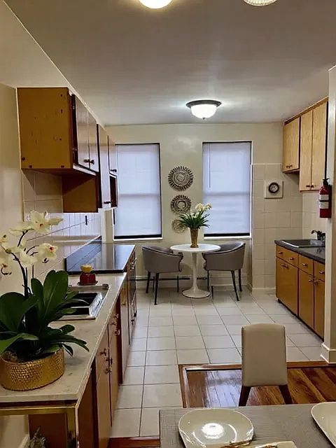 2nd image of 19524 Jamaica Ave APT C2