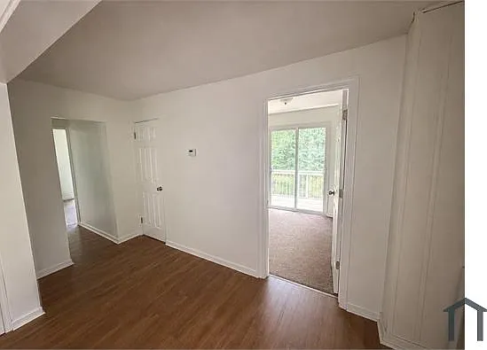 3 bed, 887 sqft, $2,069 — Photo 3