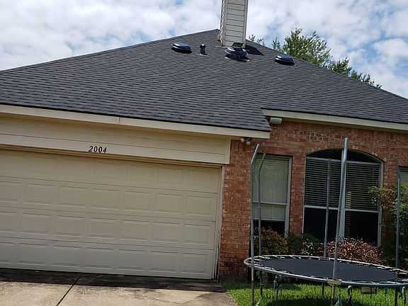 4th image of 2004 Westbury Ln