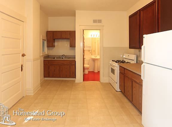 5th image of 1935 W Berenice Avenue # Second Floor