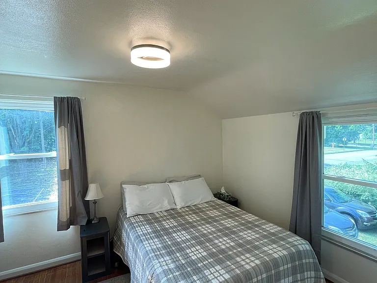 106 N Scott St — Photo 13