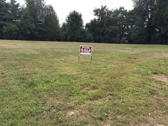 Lot for sale. Lot #6 : Largest lot, flat, cul-de-sac, mature tress in the back