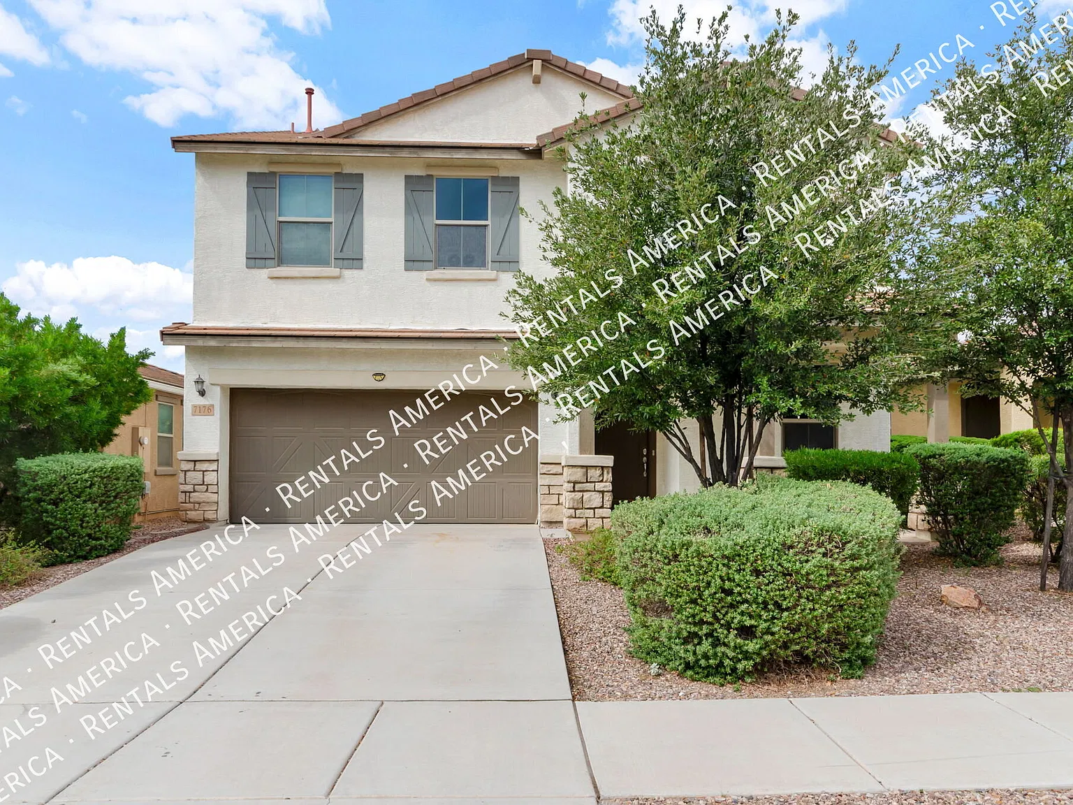 Beautiful home and yard in La Estancia! — Photo 1