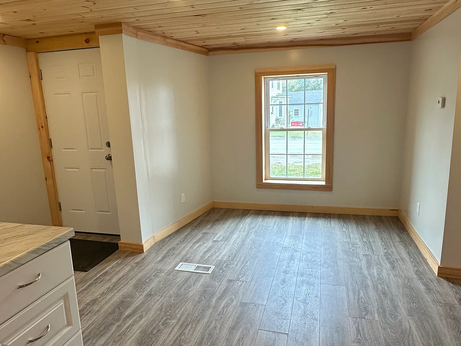 2 bed, 1100 sqft, $1,750 — Photo 3