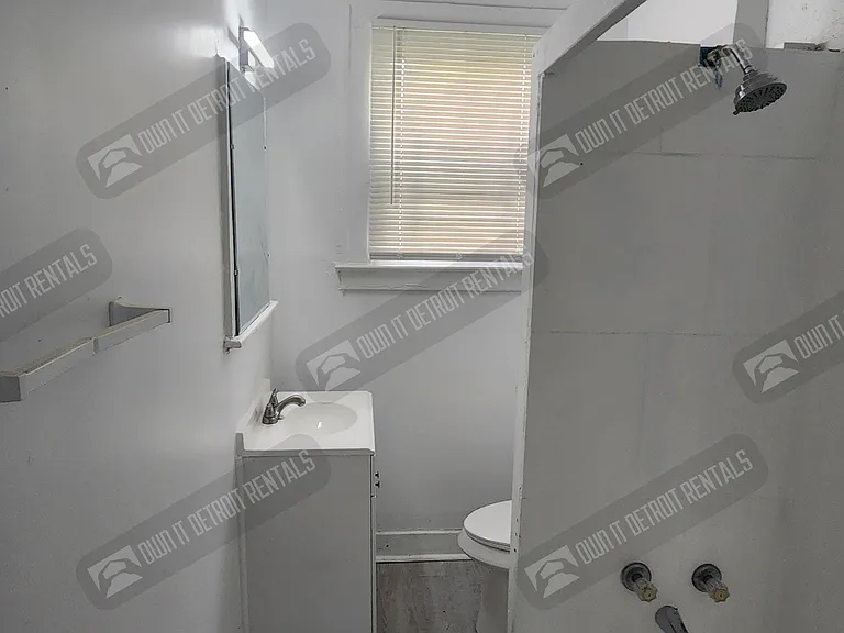 9839 Woodside St #4 — Photo 15