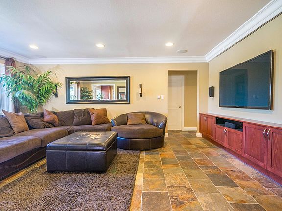 5th image of 920 Bower Way