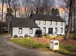 4207 Oakcliffe Rd, Greensboro, NC 27406