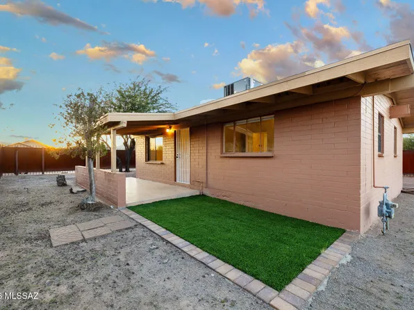 702 N Silverbell Rd, Tucson, AZ 85745