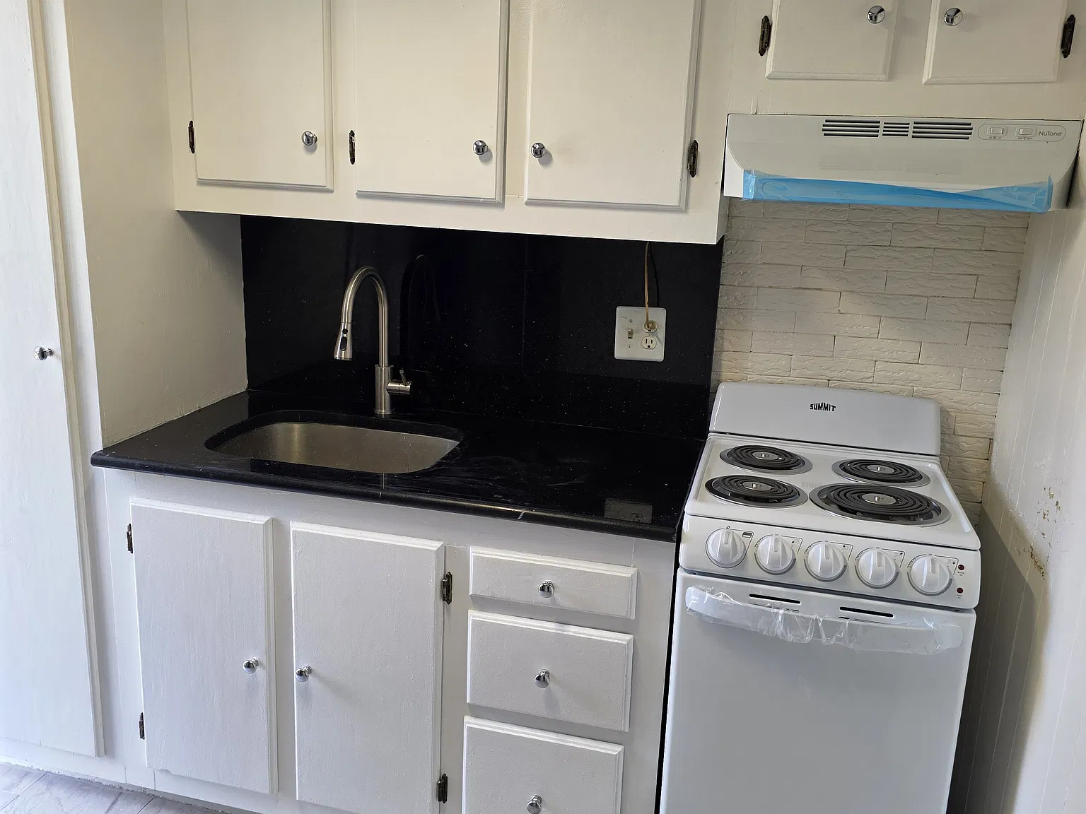 W 20th St, Deer Park — Photo 4