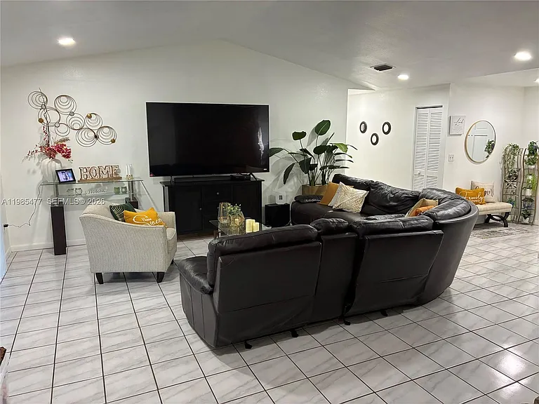 1660 N Audubon Dr — Photo 3