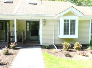 6 Turtle Cv, Stroudsburg, PA 18360