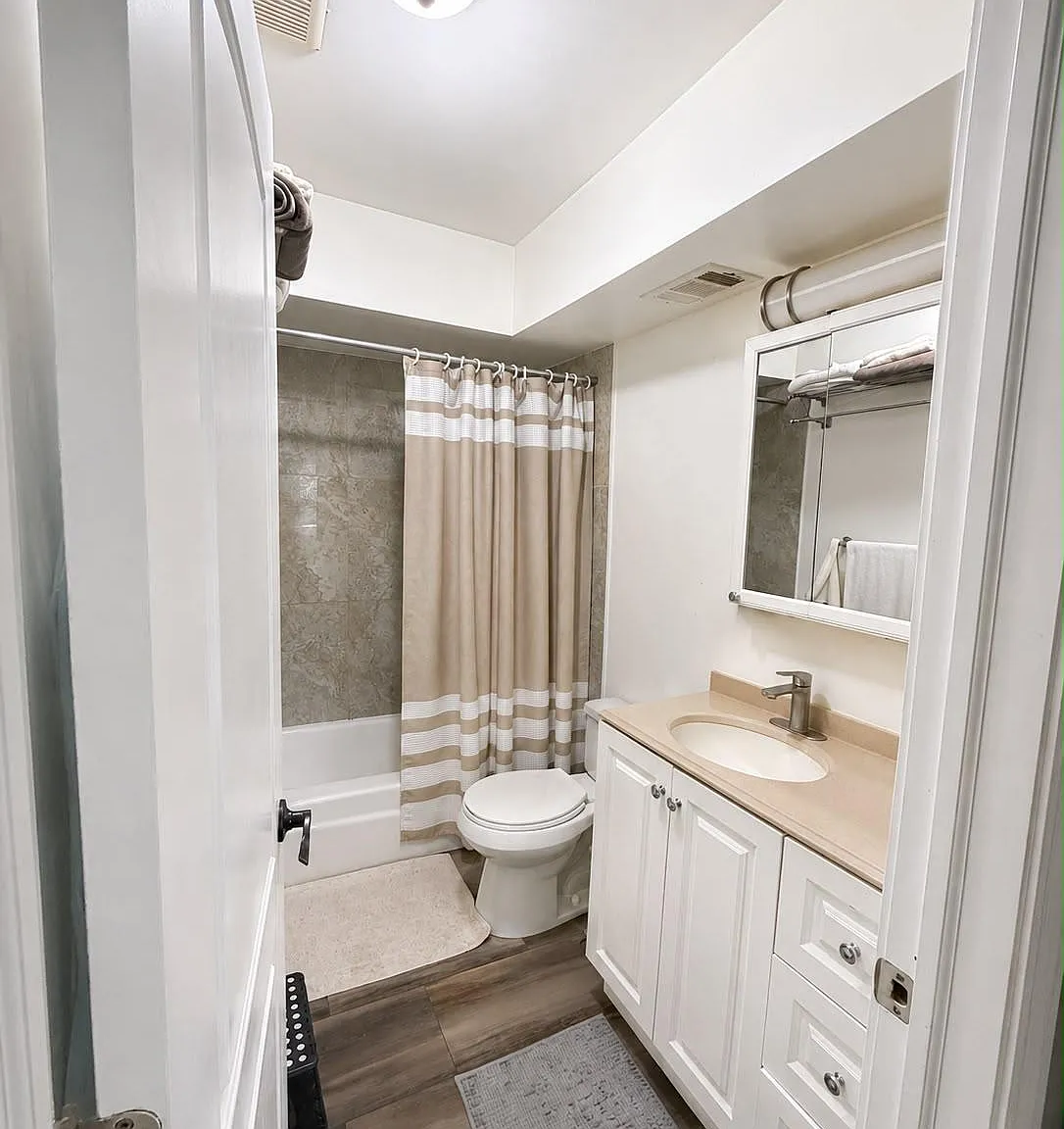 2 bed, 900 sqft, $2,000 — Photo 4