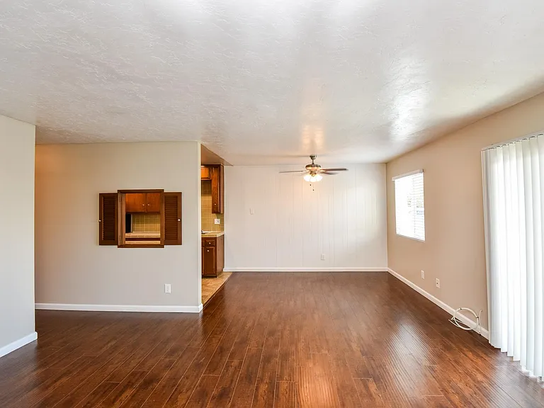 Megan Court Apartments — Photo 34