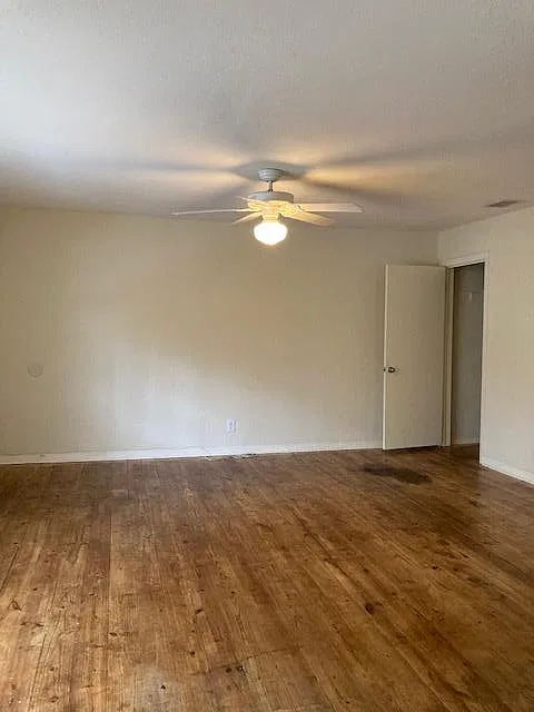 917 Keith Ln — Photo 3