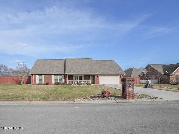2nd image of 1506 Maxwell Ln