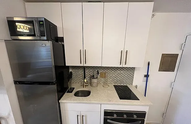 Rented by Grafi Realty Inc. | media 7