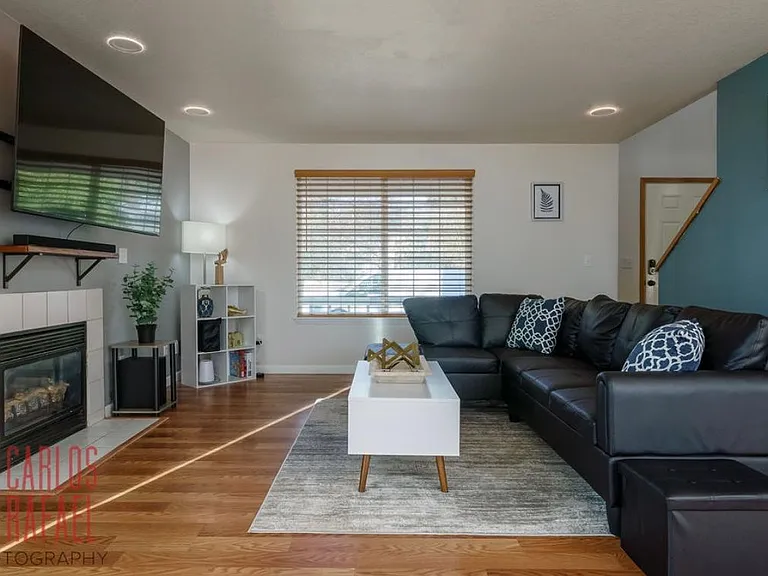 9946 SE Gladstone Ct — Photo 2