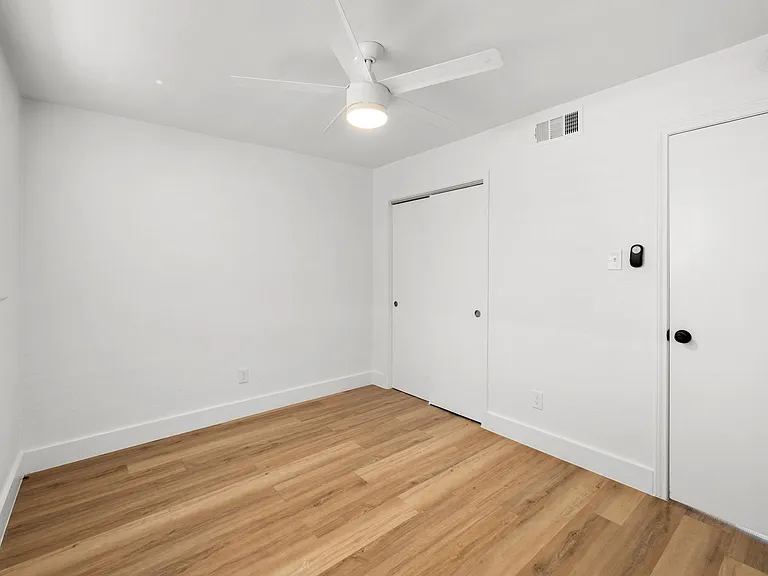 CrestHaus Apartments — Photo 37