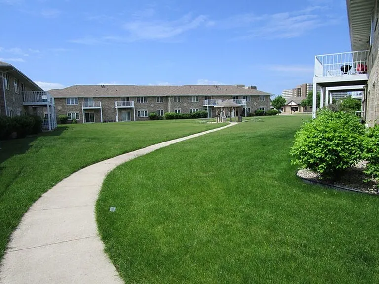 500-526 Marion Rd — Photo 2
