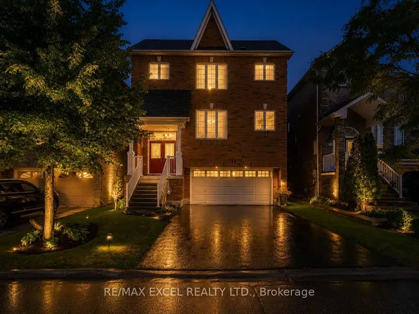 44 Matthew Boyd Cres, Newmarket, ON L3X 3C3