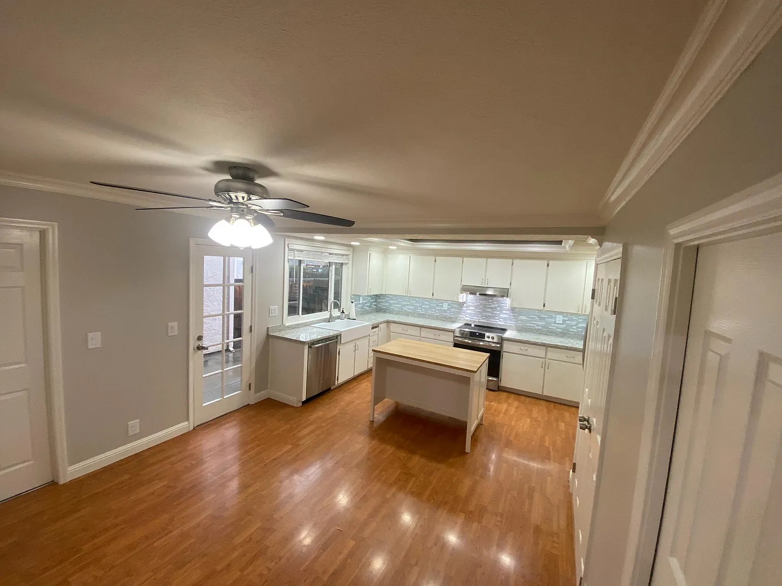 2 bed, 2.5 bath, 1360 sqft, $3,695 — Photo 4